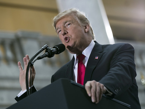 Feu vert de la Cour suprême au décret anti-immigration de Trump