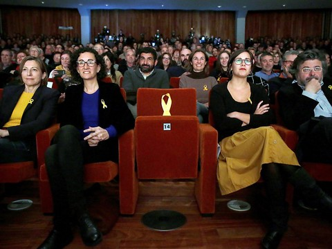 Candidats en prison ou en exil: élections atypiques en Catalogne