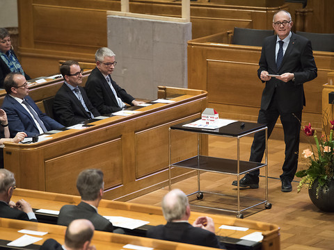 Le Grand Conseil bernois adopte un programme d'économies