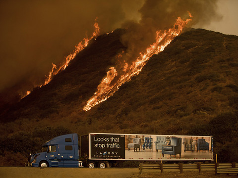 Los Angeles atteinte par les flammes, plus de 200'000 évacués