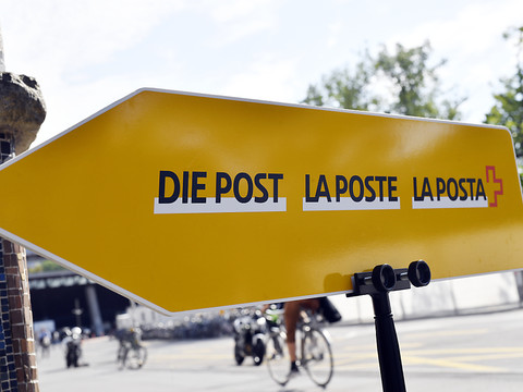 La Poste accroît ses capacités pour répondre au flux de Noël