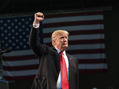 Donald Trump renouvelle son soutien au républicain Roy Moore