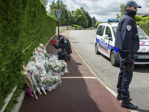 Assassinat de policiers en France: un djihadiste arrêté