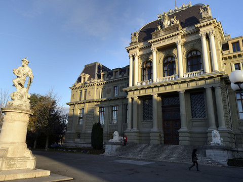 Lausanne: sept ans de prison pour avoir secoué sa fille