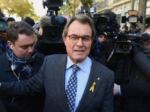Espagne: une cour ordonne la saisie de biens de l'ex-président catalan