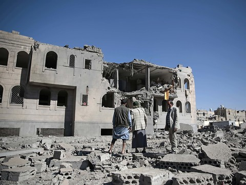 Trente morts dans des raids sur un camp de prisonniers à Sanaa