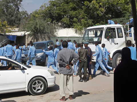 Attaque-suicide contre une école de police en Somalie: au moins 18 morts