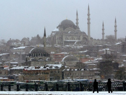 Istanbul sévit contre les panneaux de rues