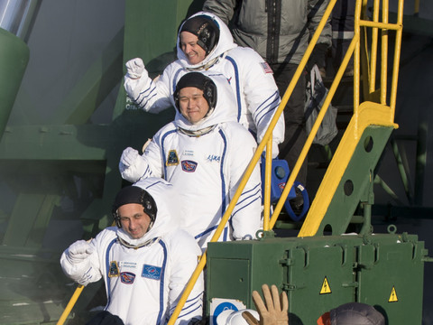 Trois astronautes décollent de Baïkonour à destination de l'ISS