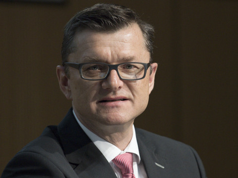 Le patron de PostFinance n'exclut pas des réductions de salaire