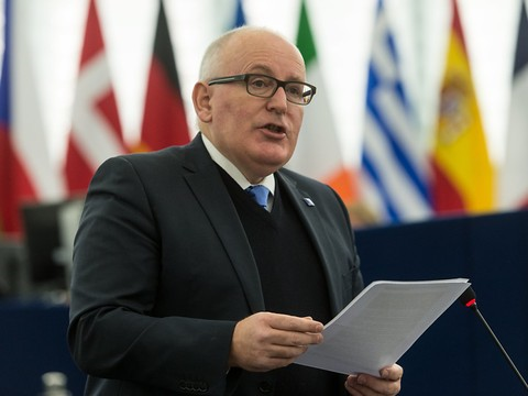Bruxelles engage une procédure contre la Pologne