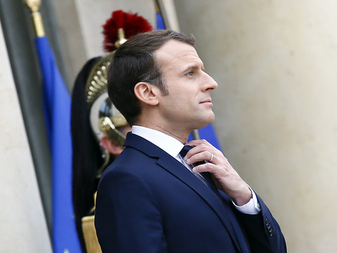 Emmanuel Macron accusé de faire 