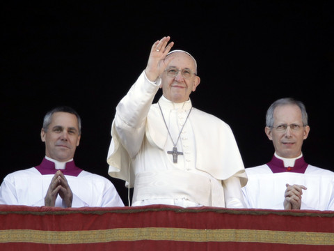 Le pape appelle à 