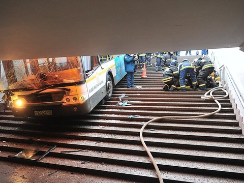 Un autobus fonce dans un passage souterrain à Moscou: cinq morts