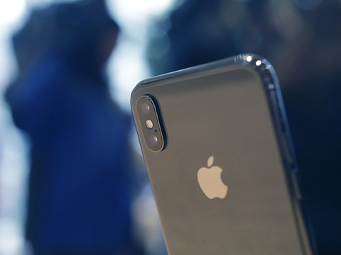 Le bridage des iPhones pourrait conduire Apple devant la justice