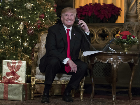 Vague de froid: Trump ironise sur le réchauffement climatique