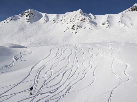 Les Alpes suisses se parent de blanc avant Nouvel an