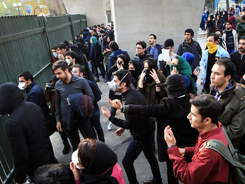 Nouvelles manifestations en Iran après l'appel au calme de Rohani