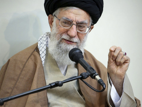Khamenei accuse les 