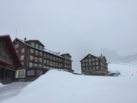 Touristes coincés à 2000 mètres dans un hôtel de l'Oberland bernois