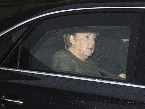 Angela Merkel lance les discussions avec le SPD