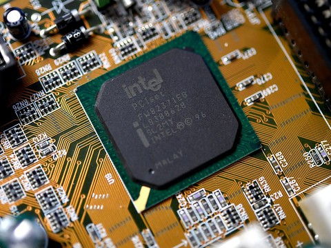 Le patron d'Intel assure que les failles de sécurité sont contenues