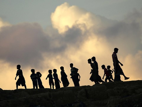 L'armée confirme l'existence de charniers de Rohingyas