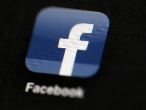 Facebook réforme le fil d'actualité: famille et amis d'abord