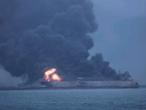 Le pétrolier iranien en feu au large de la Chine a coulé