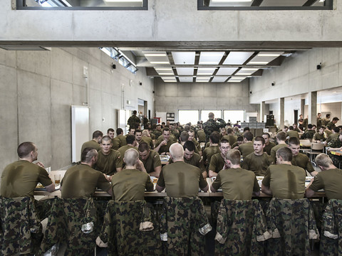 Début de la première école de recrues après la réforme de l'armée