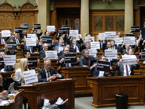 La collecte des signatures pour l'initiative de limitation débute