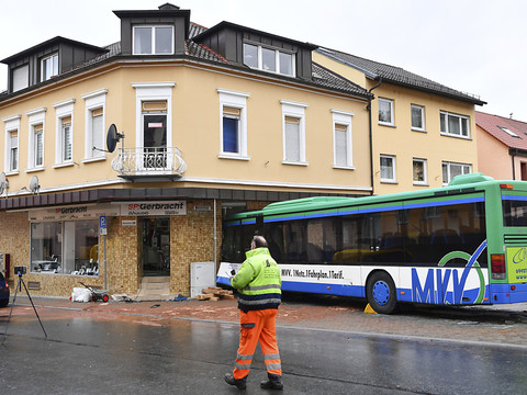 Grave accident de bus scolaire dans le Bade-Wurtemberg, 48 blessés