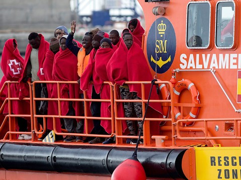 Accueil des migrants en Espagne: une ONG dénonce désorganisation et chaos