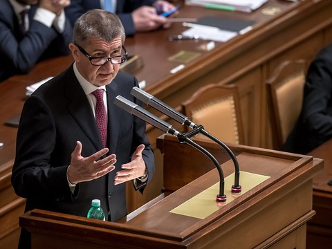 Démission du gouvernement tchèque qui reste en place à titre intérimaire