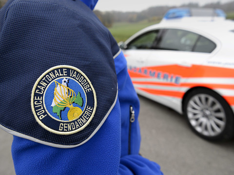 Massage cardiaque devant les locaux de Police Nord Vaudois