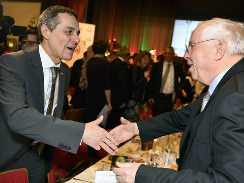 Ignazio Cassis et Christoph Blocher en décousent sur l'UE