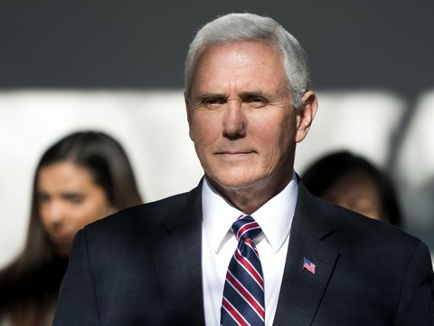 Première tournée sous tension au Proche-Orient pour Mike Pence