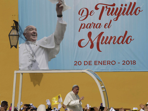 Deuxième jour au Pérou: le pape près des victimes d'El Niño