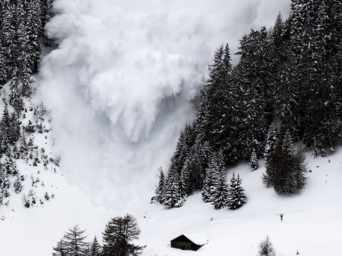 Plusieurs voies de communication coupées à cause de la neige