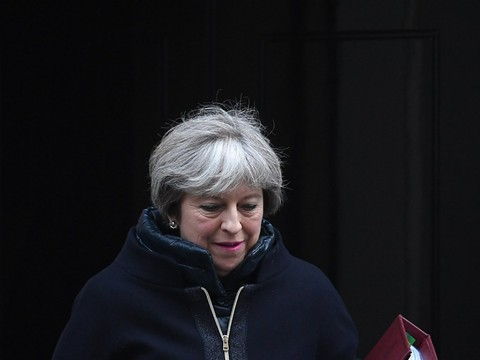 Carillion: May promet des sanctions contre les abus des patrons