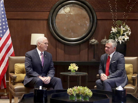 Mick Pence évoque Jérusalem avec le roi Abdallah de Jordanie