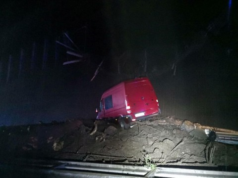 Une coulée de boue coupe l'autoroute entre Amsteg et Airolo
