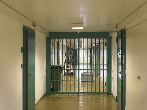 Un abuseur reste en prison après une mesure thérapeutique