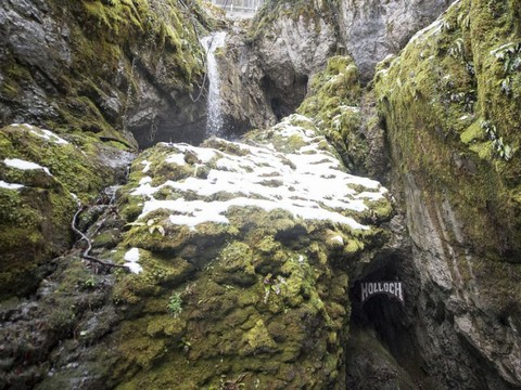 Les touristes bloqués jusqu'au week-end dans le grotte du Hölloch
