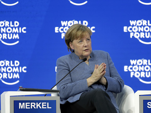 Le protectionnisme n'est pas la solution, selon Angela Merkel