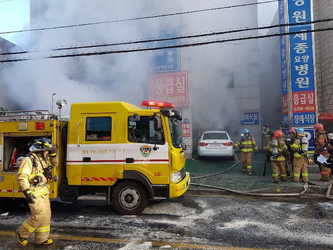 Une quarantaine de morts dans l'incendie d'un hôpital