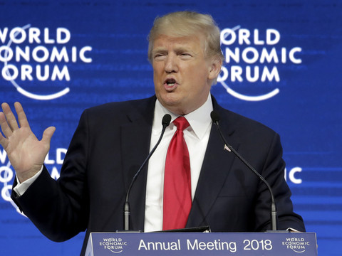 Trump à Davos: pour certains, un camelot, pour d'autres, un génie