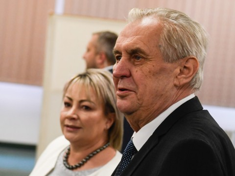 Le pro-russe Milos Zeman est réélu président