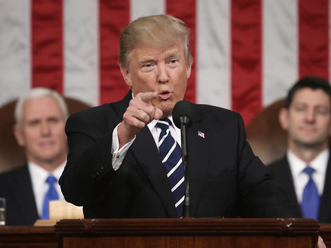 Trump critique la politique commerciale 