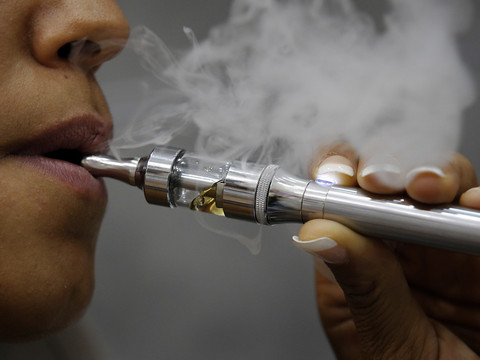 Le vapotage accroît le risque de cancer et de maladies cardiaques